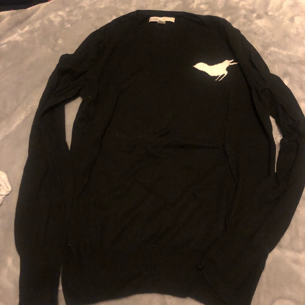 L Black Old Navy sweater with bird graphic